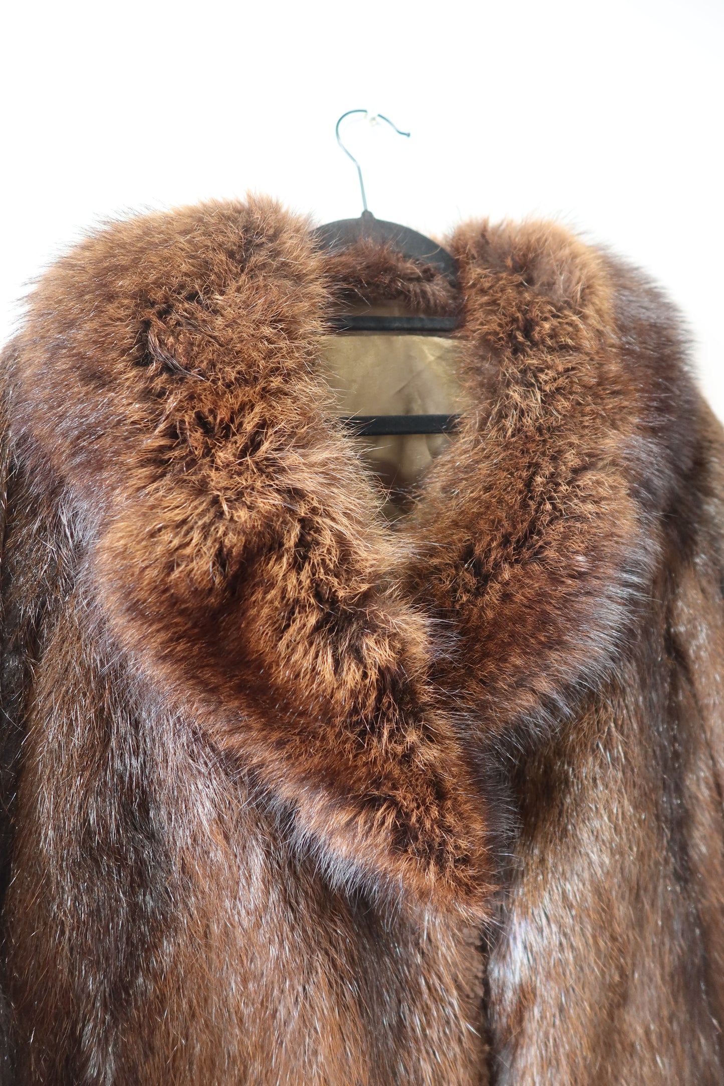 Manteau en fourrure marron