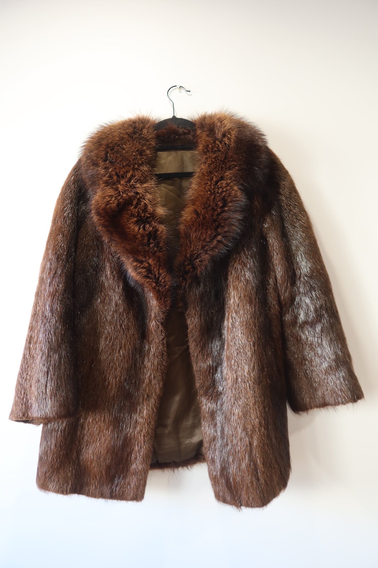 Manteau en fourrure marron