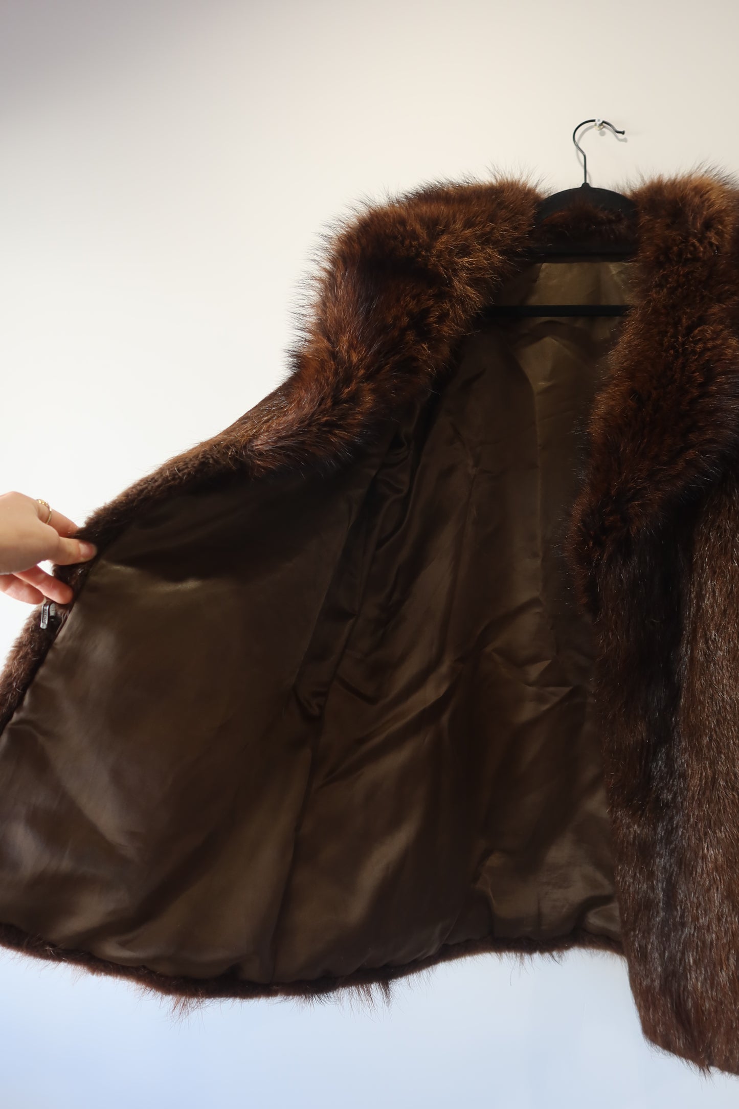 Manteau en fourrure marron