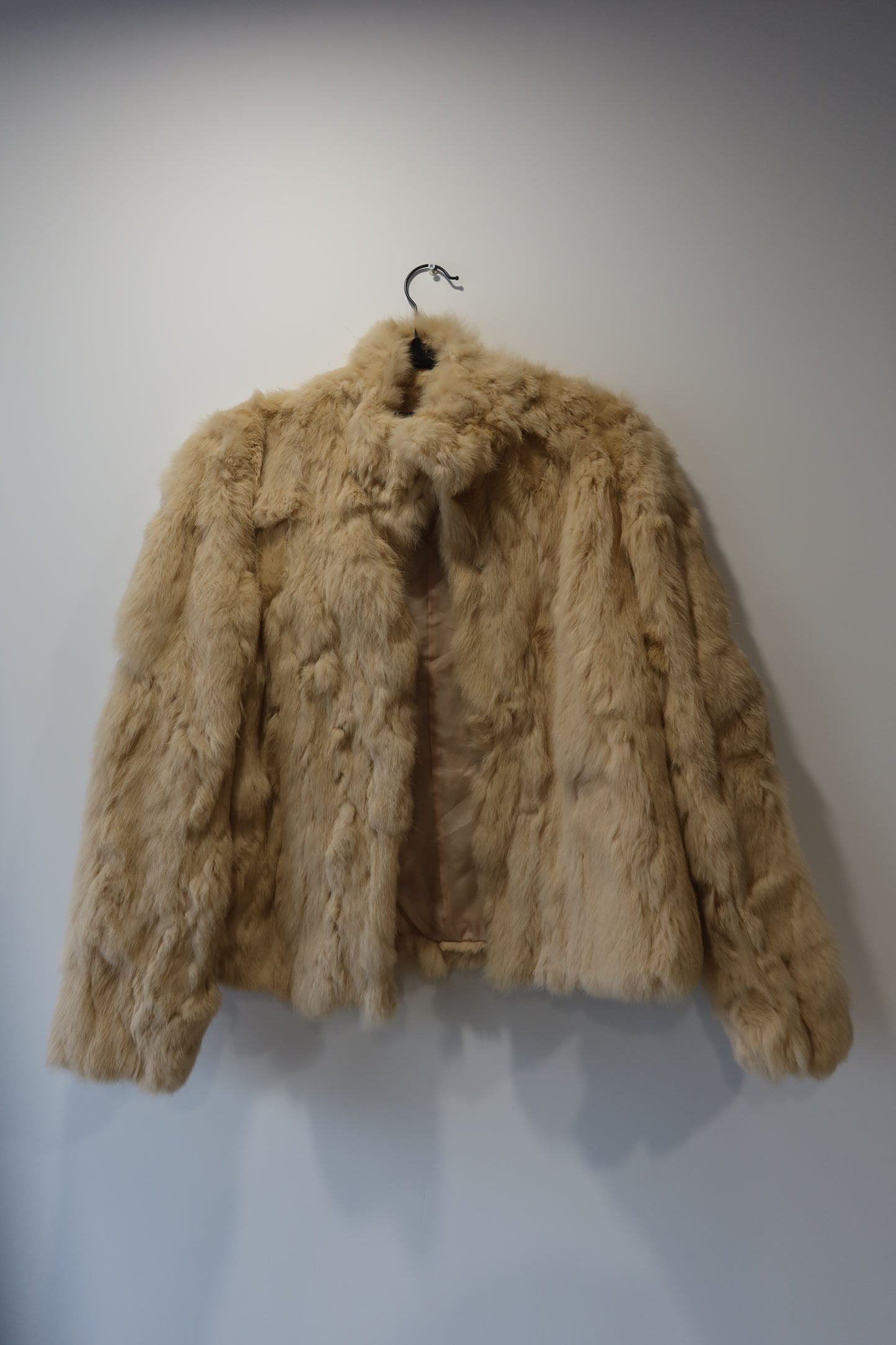 Veste courte en fourrure beige
