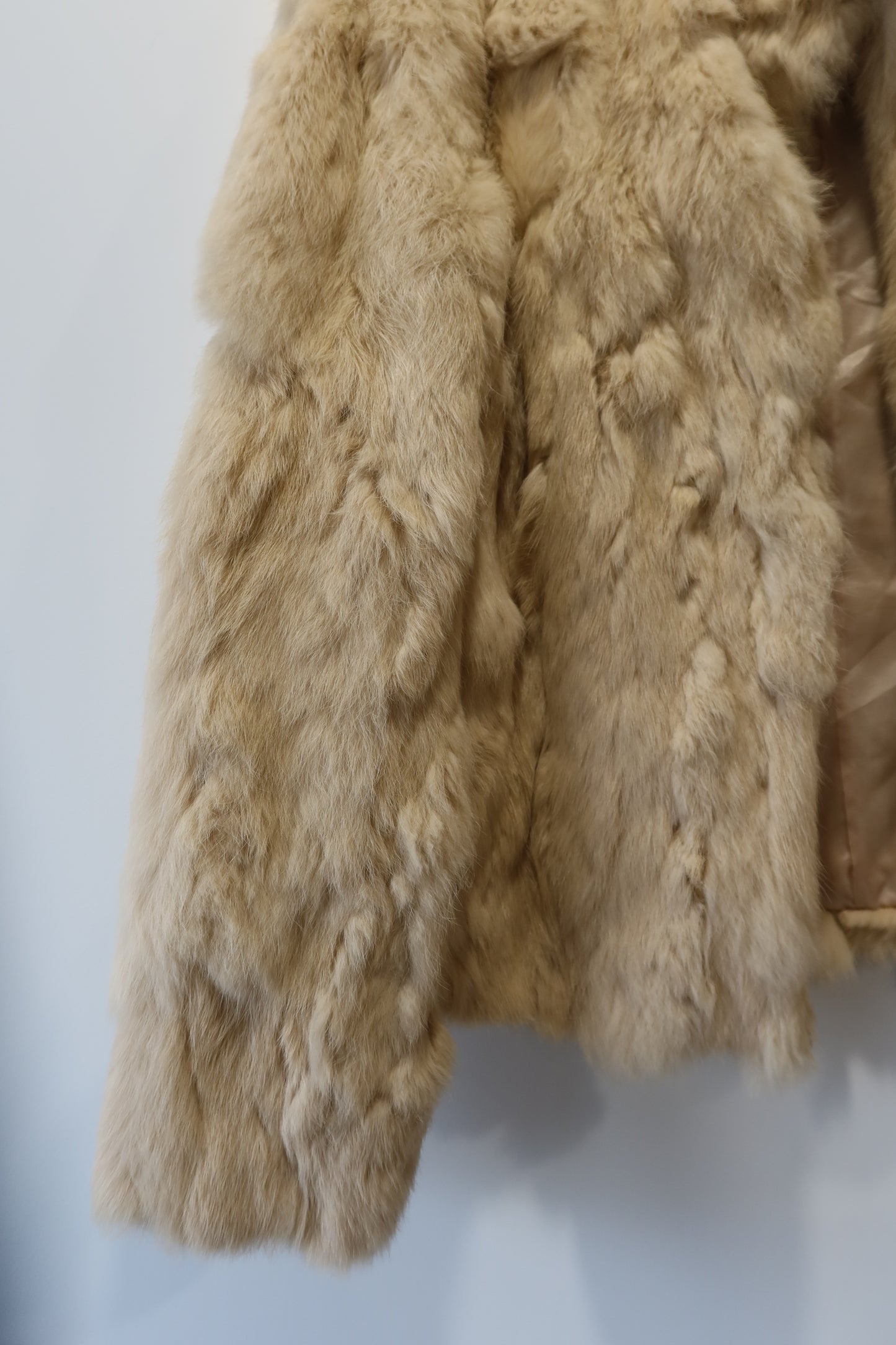 Veste courte en fourrure beige
