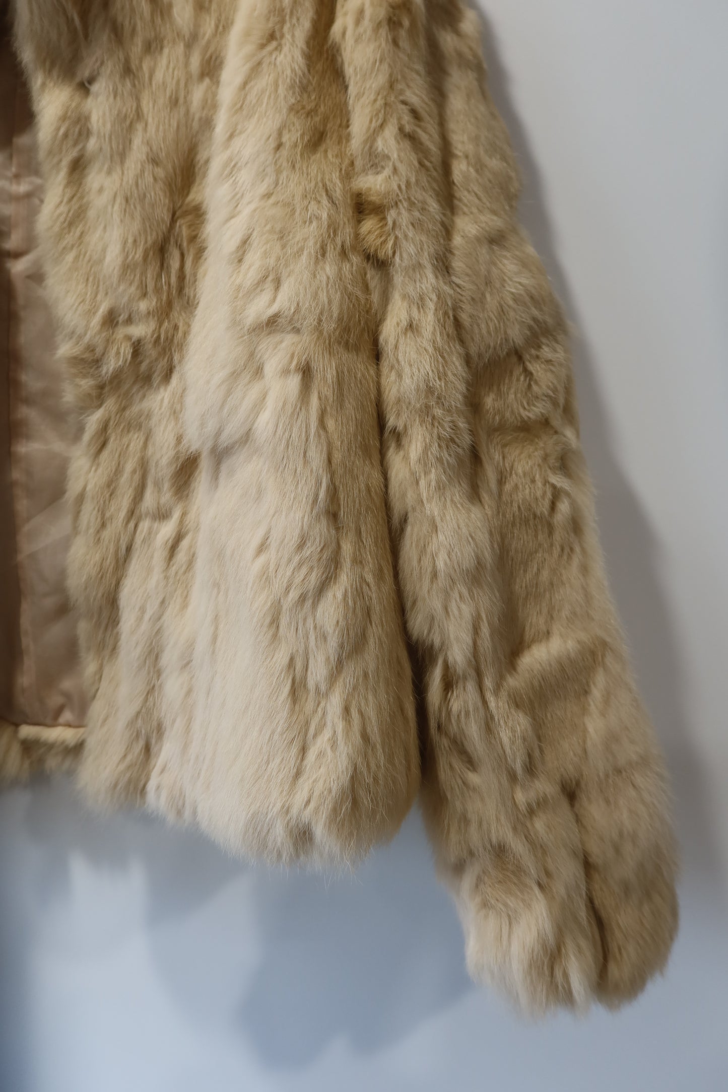 Veste courte en fourrure beige
