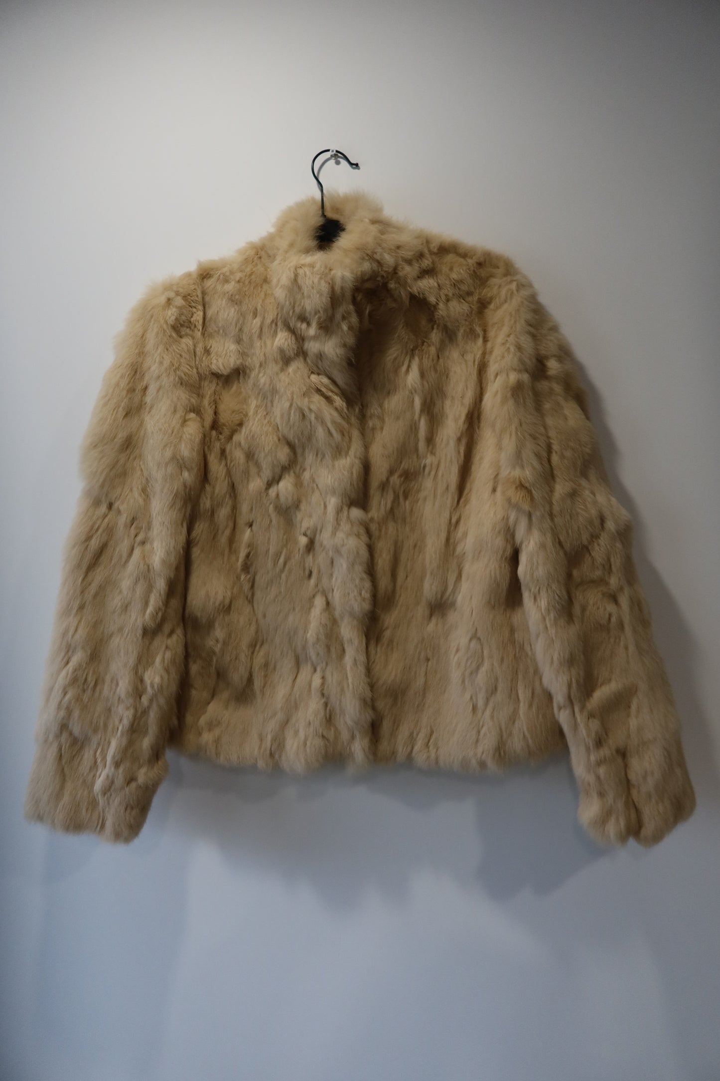 Veste courte en fourrure beige