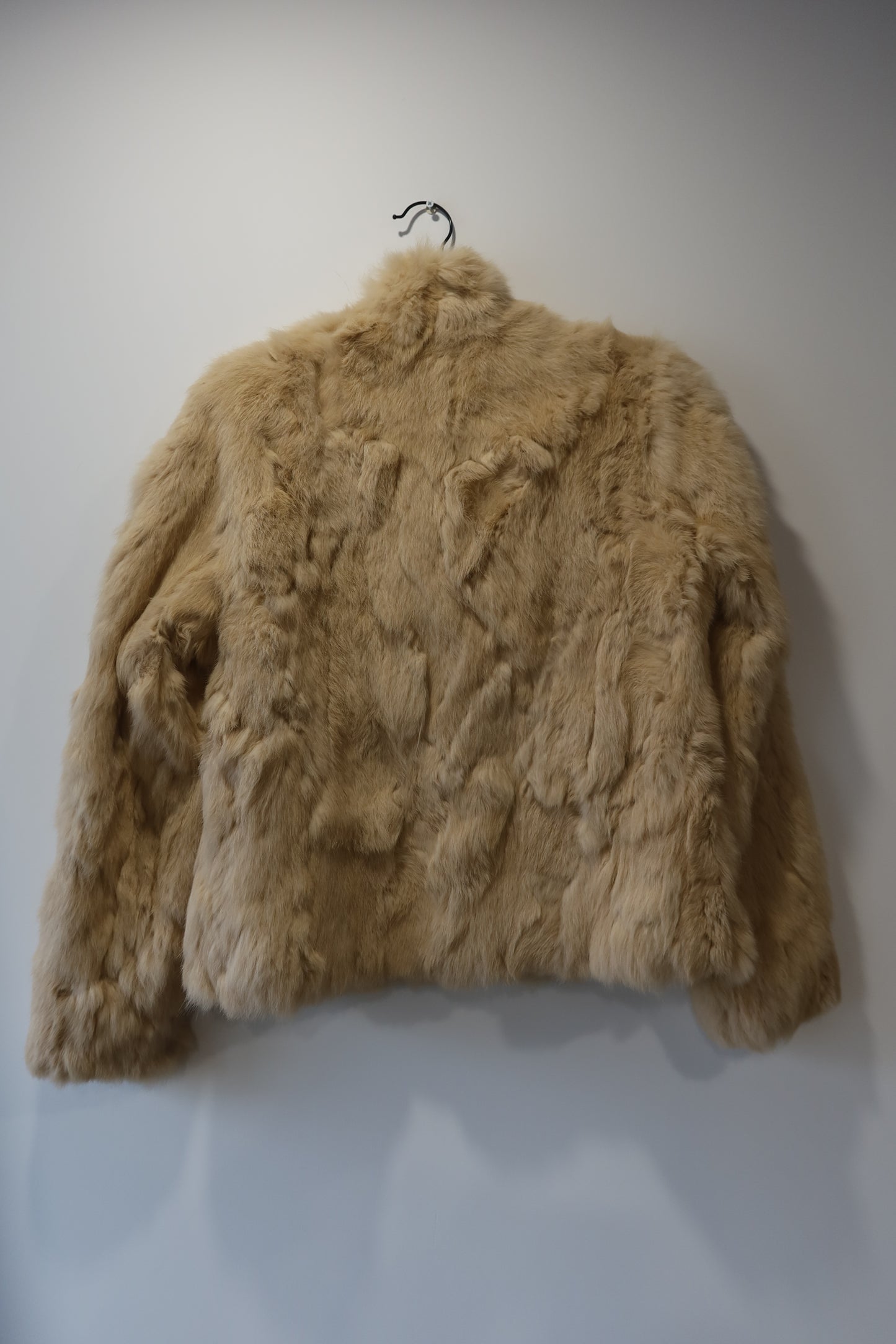 Veste courte en fourrure beige