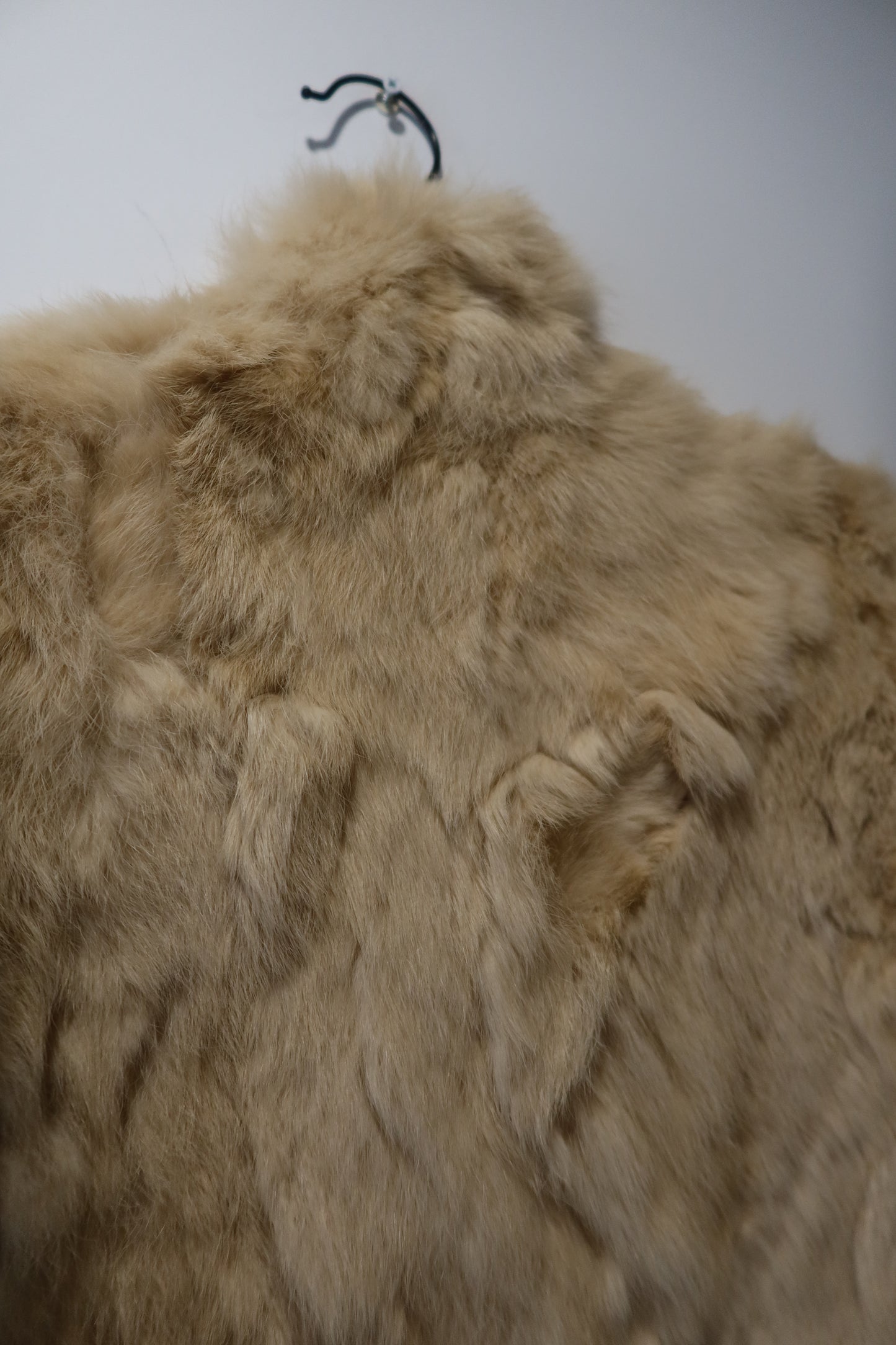 Veste courte en fourrure beige