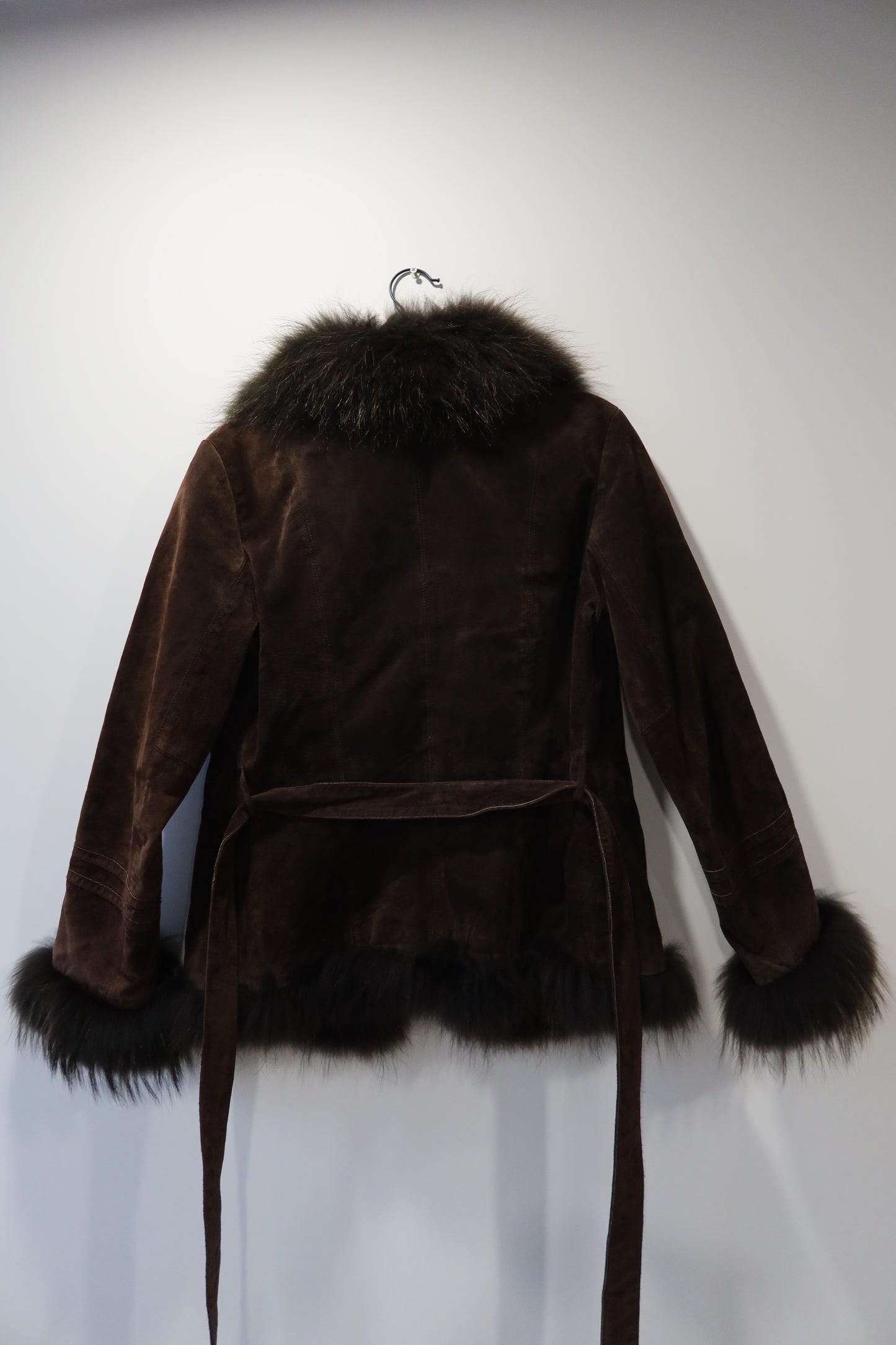 Veste en cuir avec bordures en fourrure marron