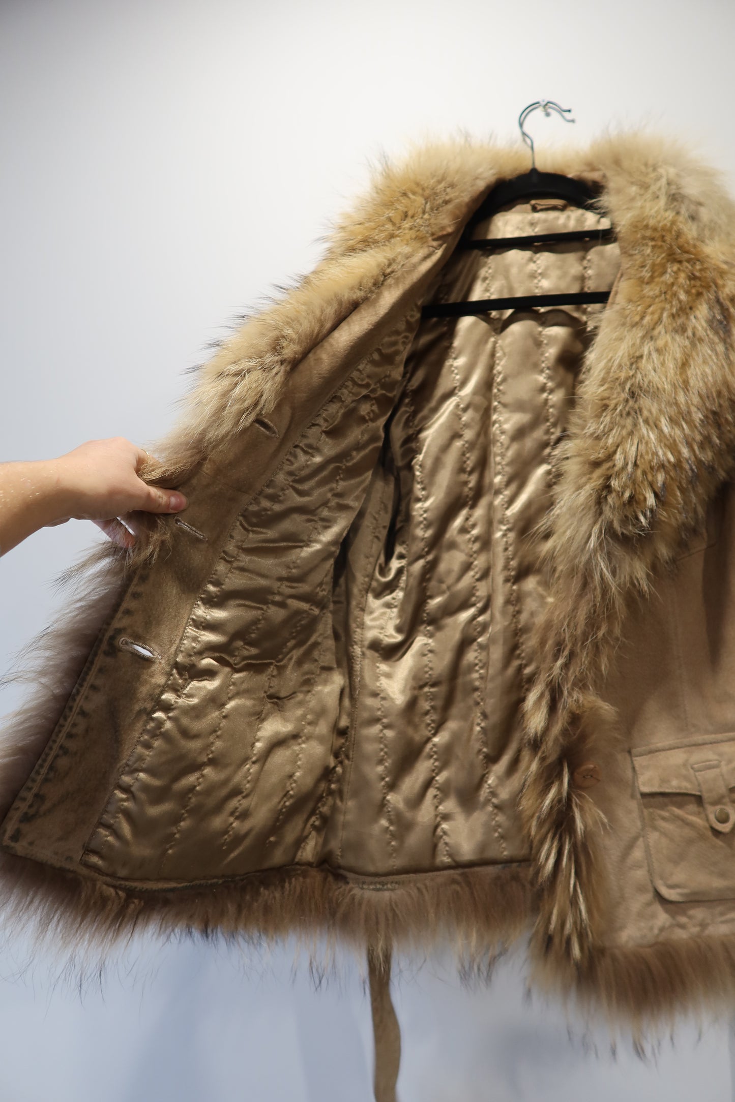 Veste en cuir avec bordures en fourrure beige