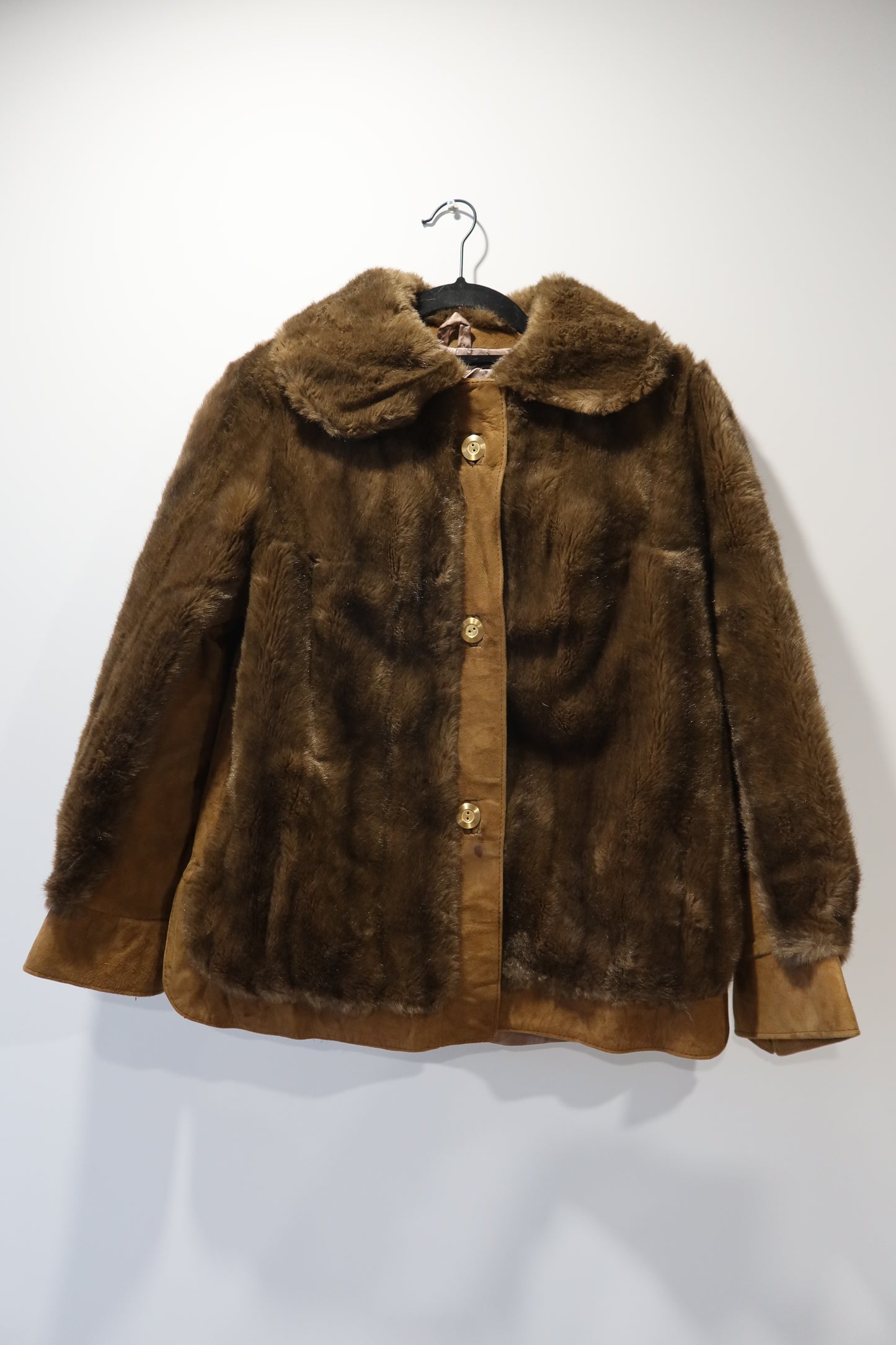 Veste marron en cuir et fausse fourrure