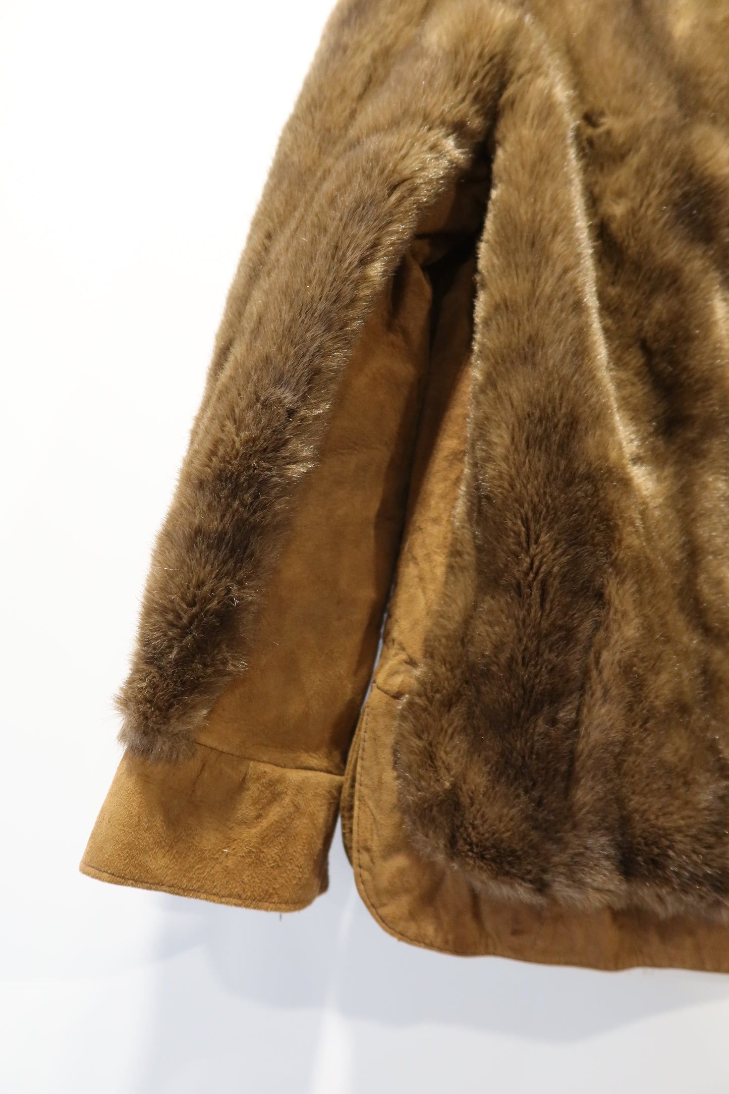 Veste marron en cuir et fausse fourrure