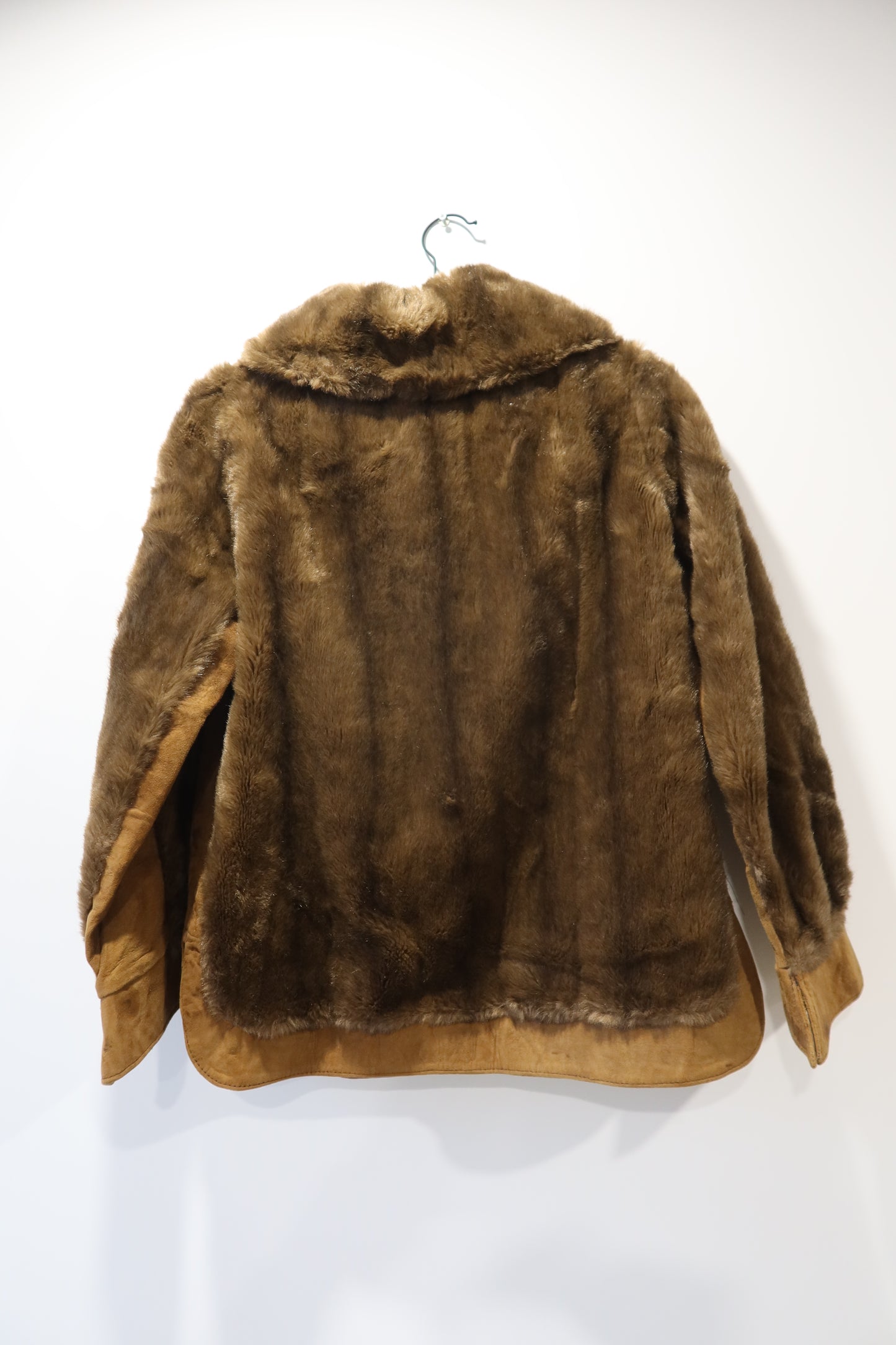 Veste marron en cuir et fausse fourrure