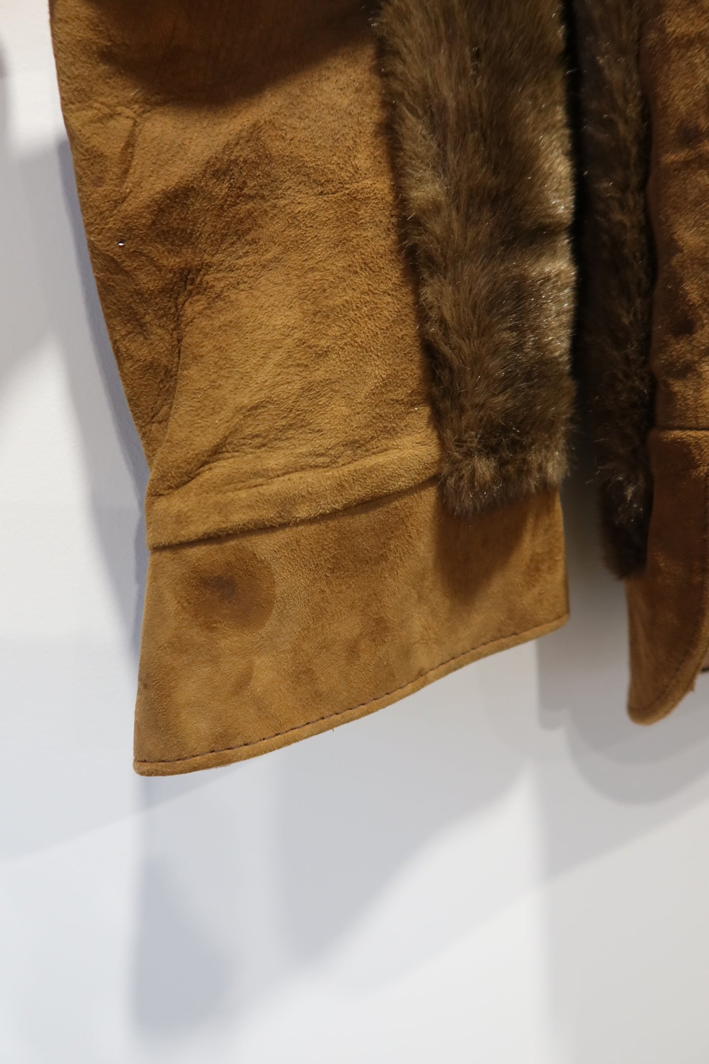 Veste marron en cuir et fausse fourrure