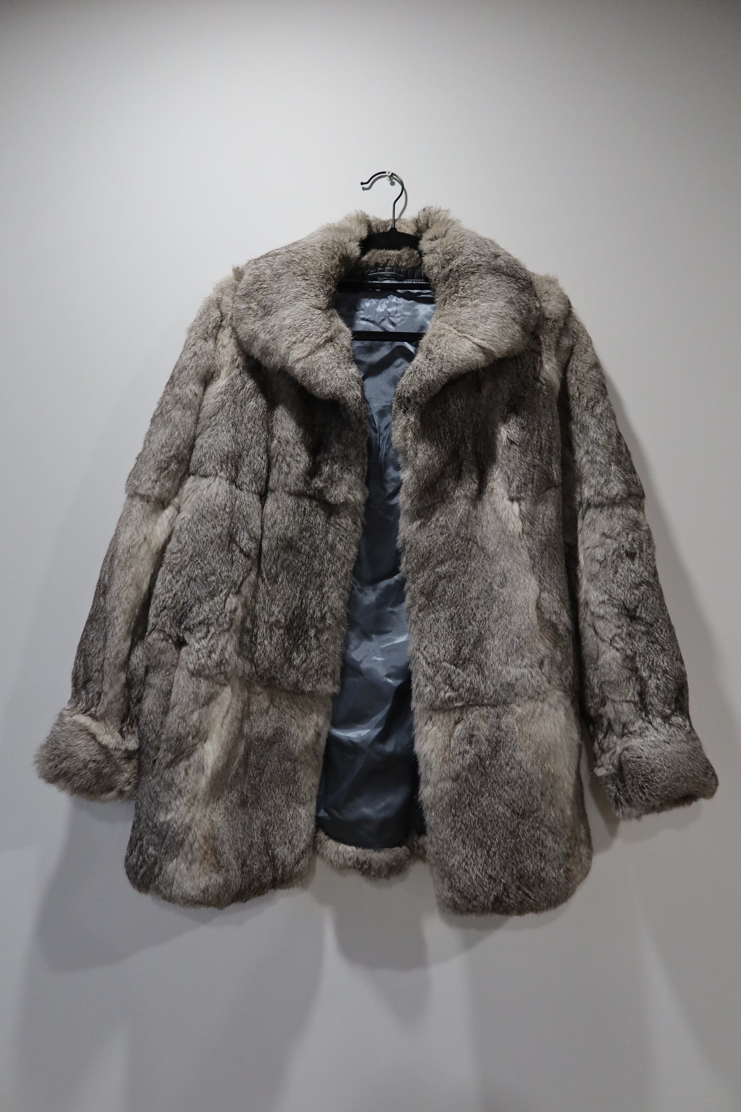 Manteau en fourrure gris