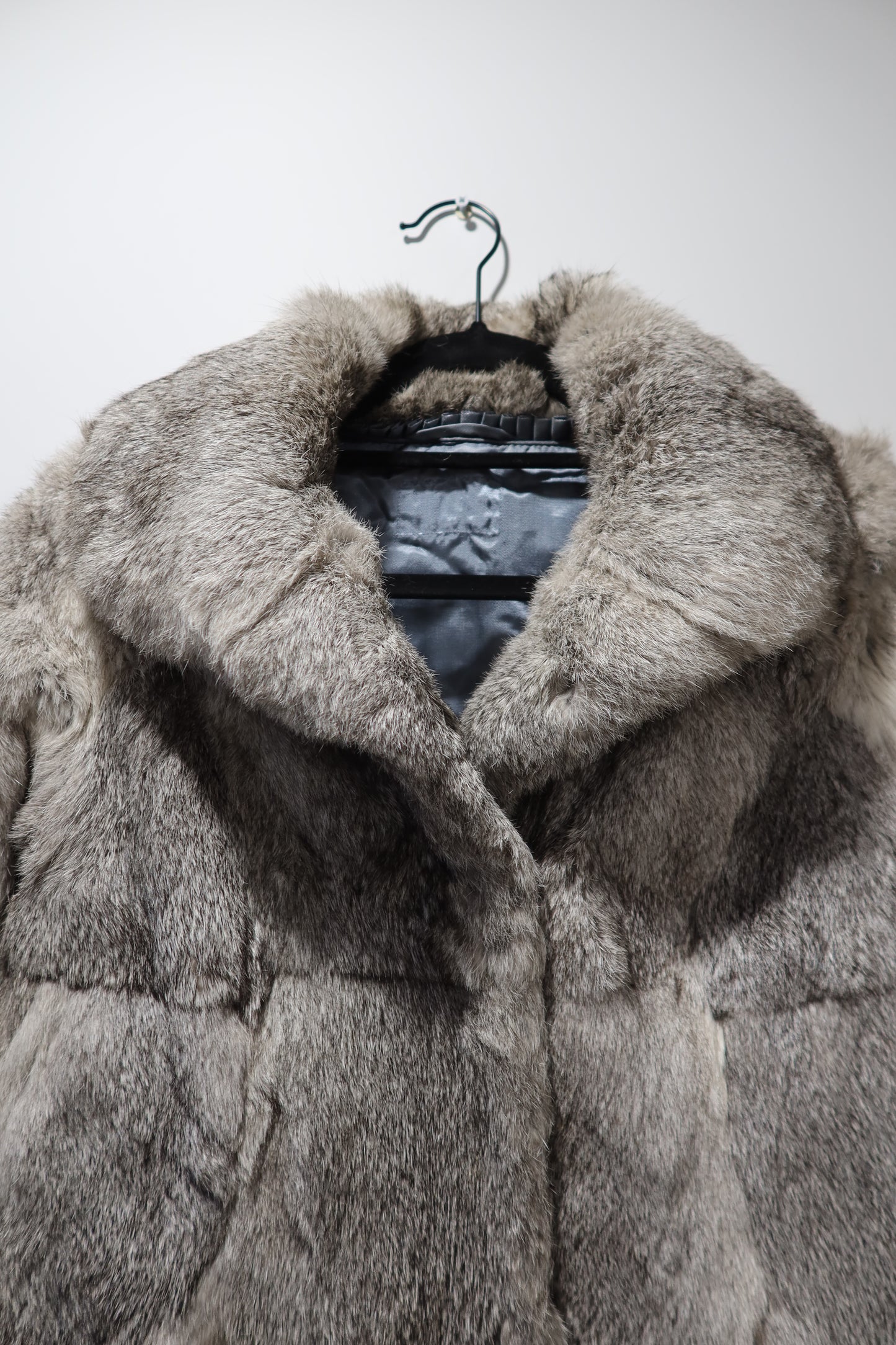 Manteau en fourrure gris