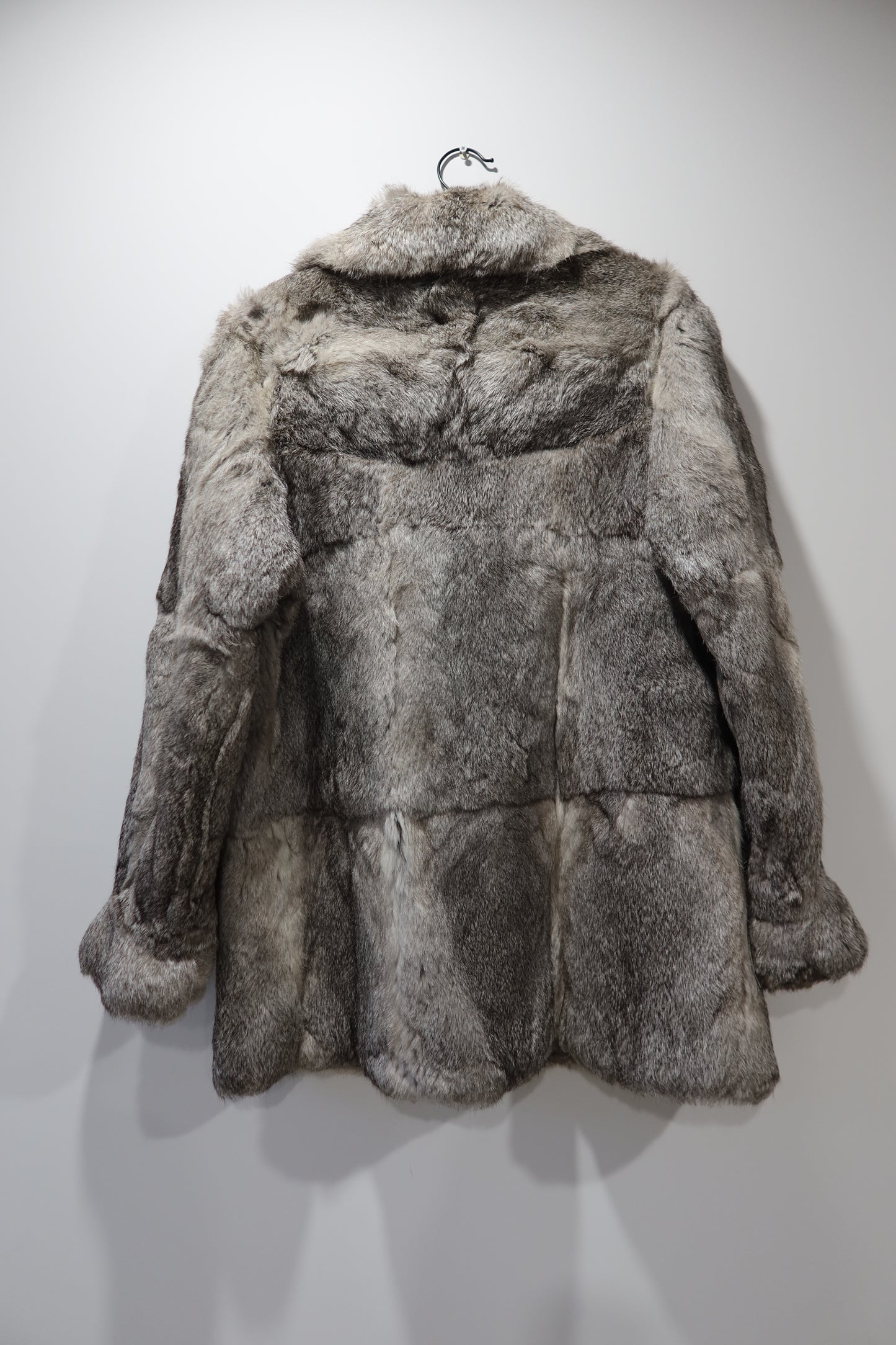 Manteau en fourrure gris