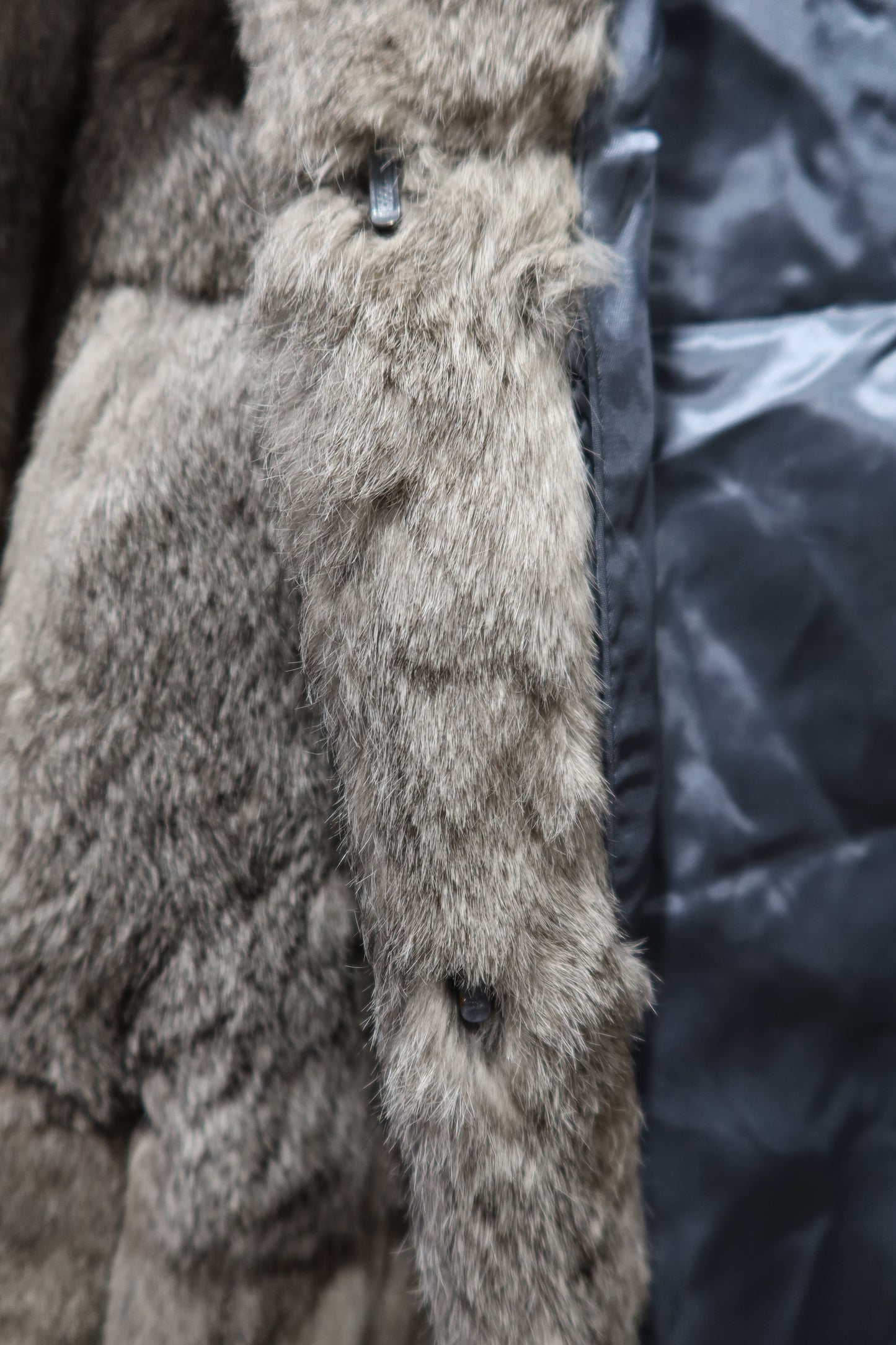 Manteau en fourrure gris