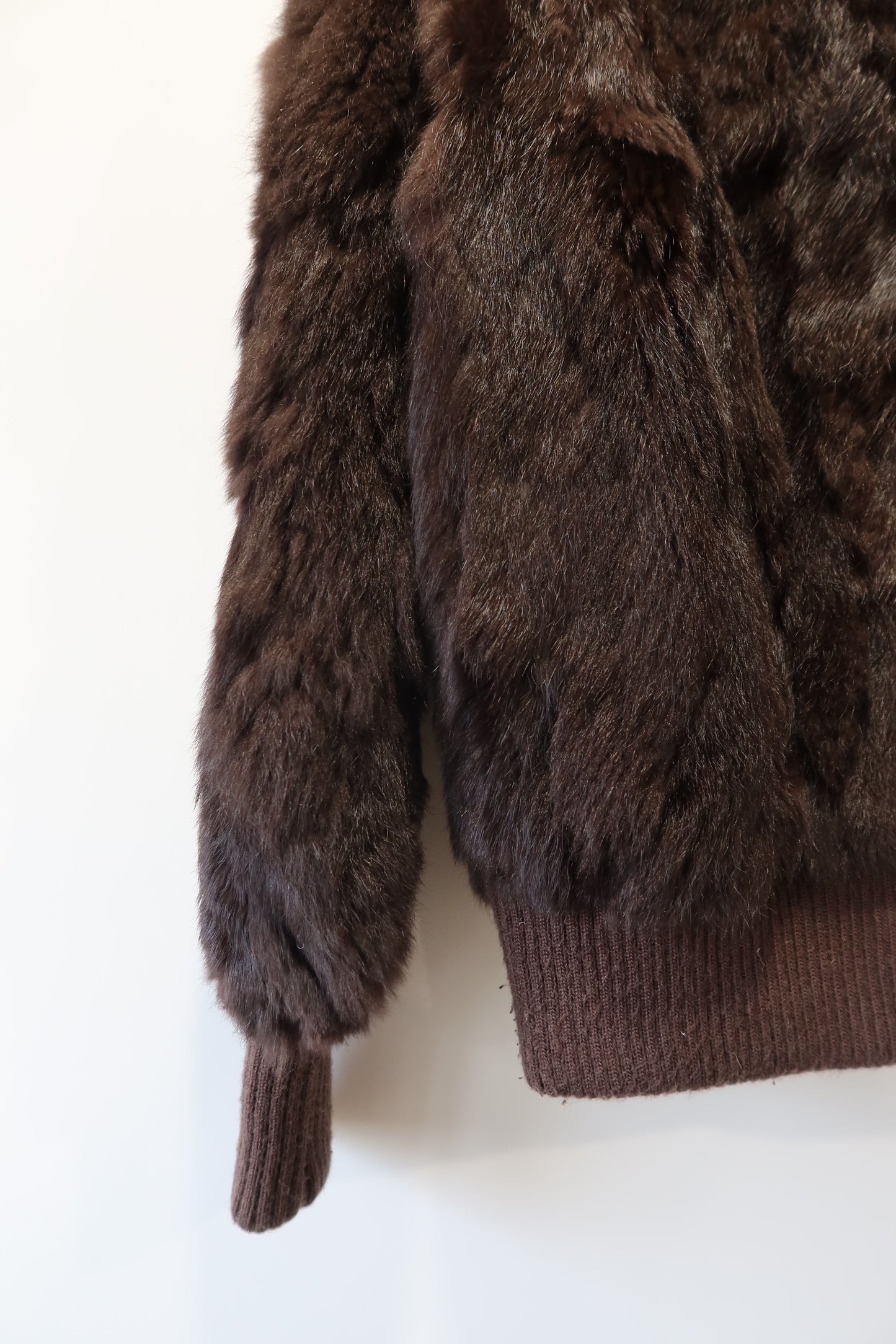 Veste courte en fourrure marron