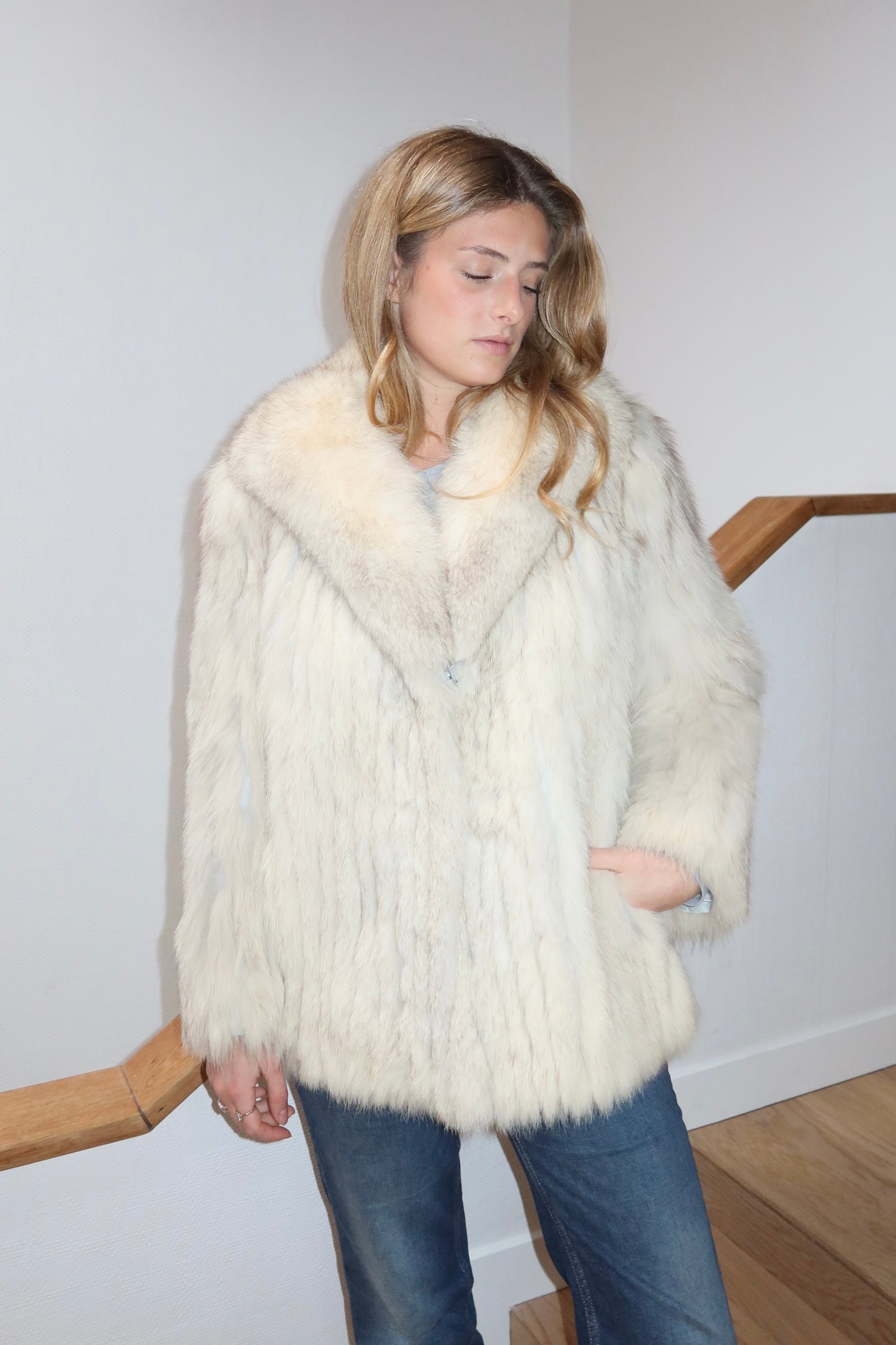Manteau en fourrure galonné blanc