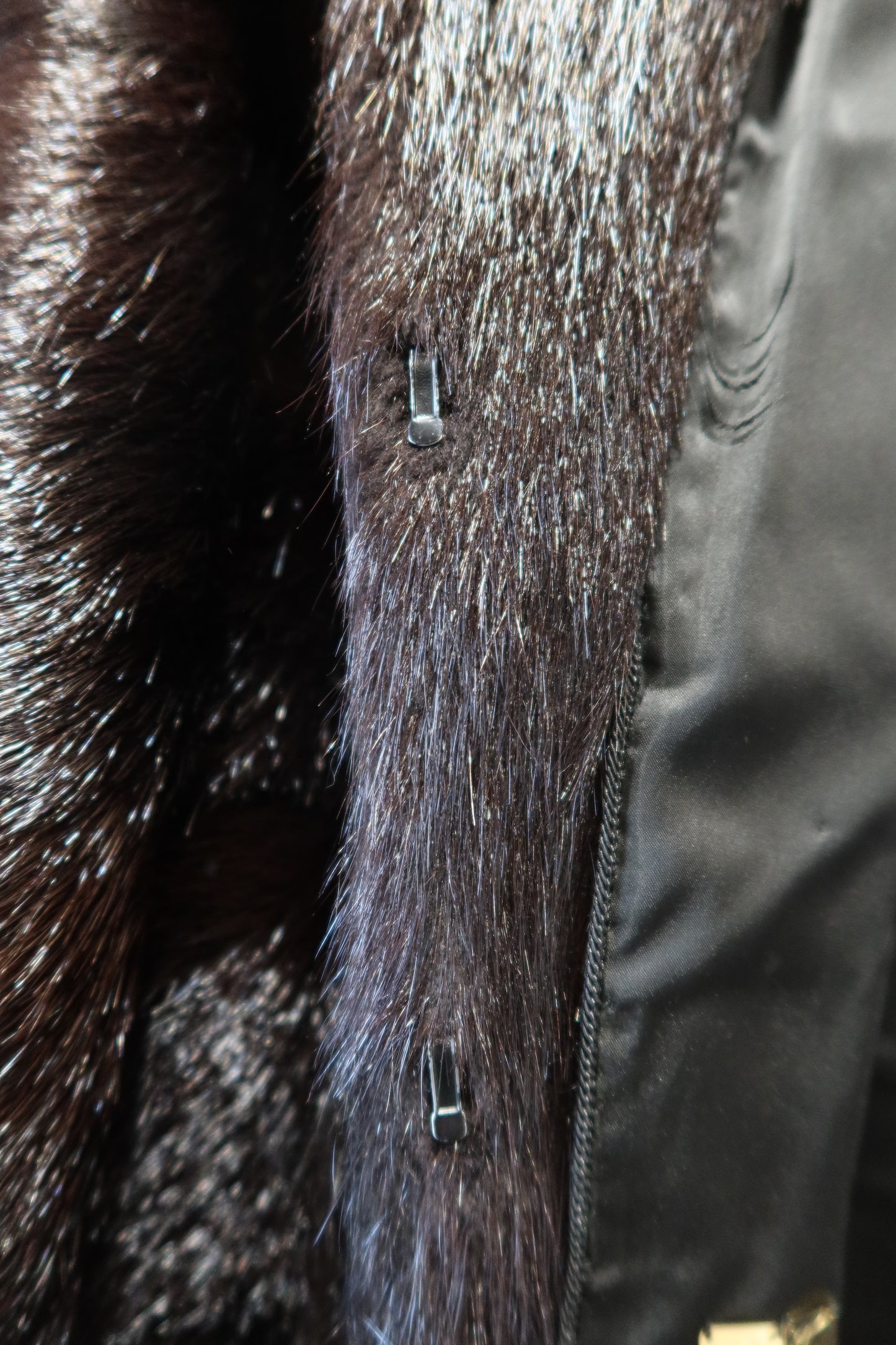 Manteau en fourrure marron foncé