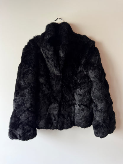 Manteau en fourrure noir