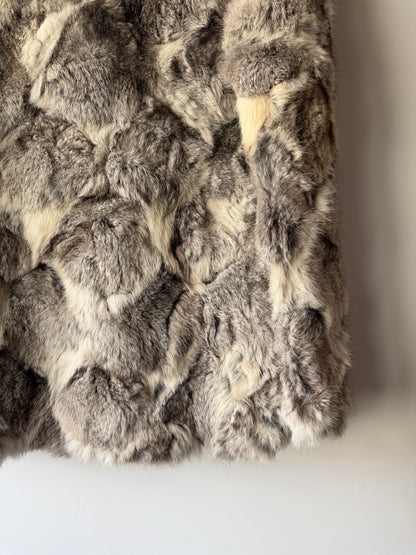 Manteau en fourrure gris et blanc