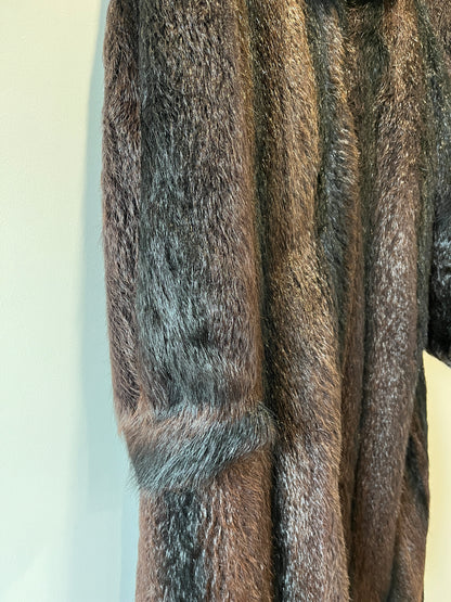 Manteau long en fourrure marron