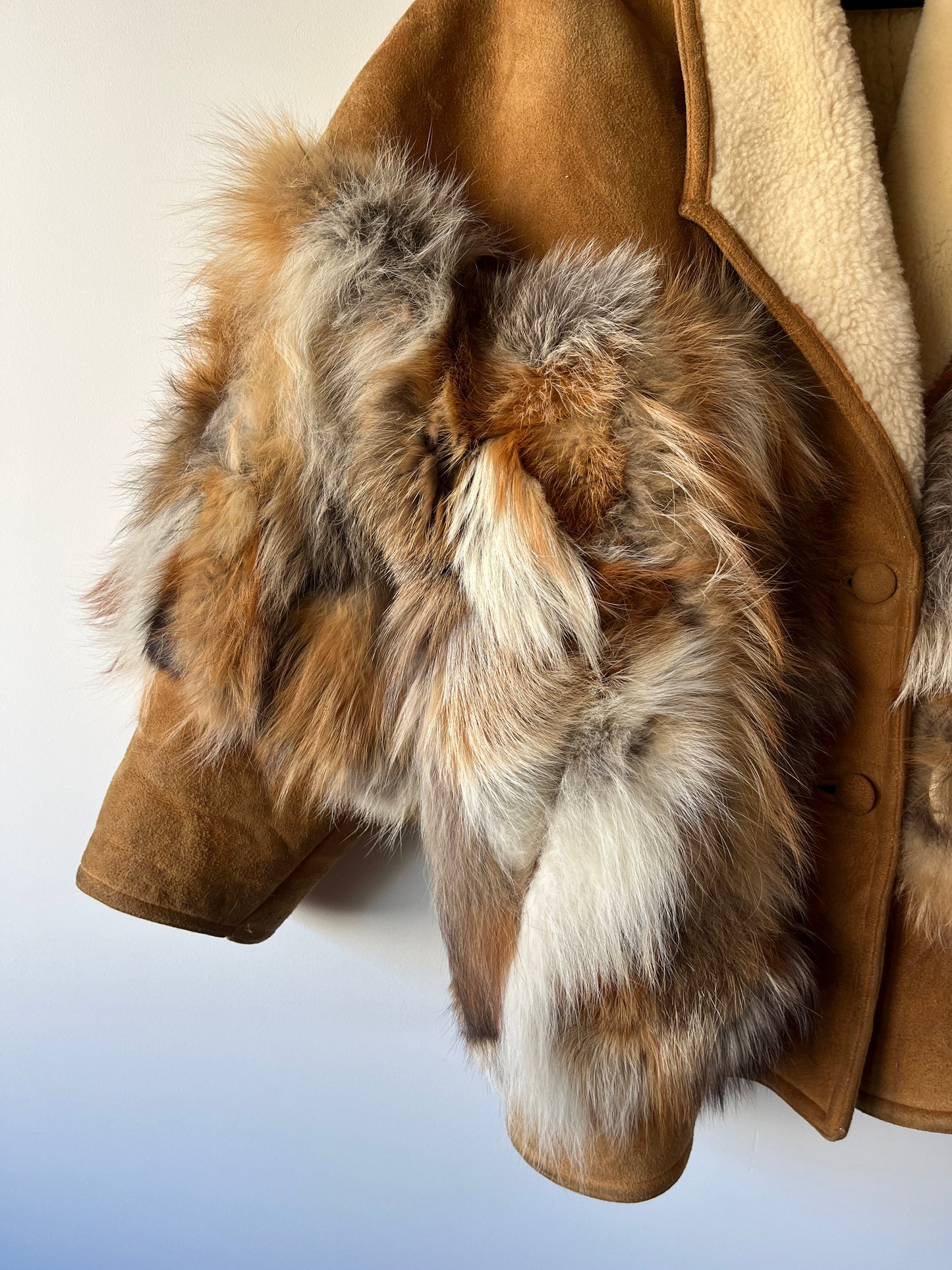 Veste en peau lainée et fourrure