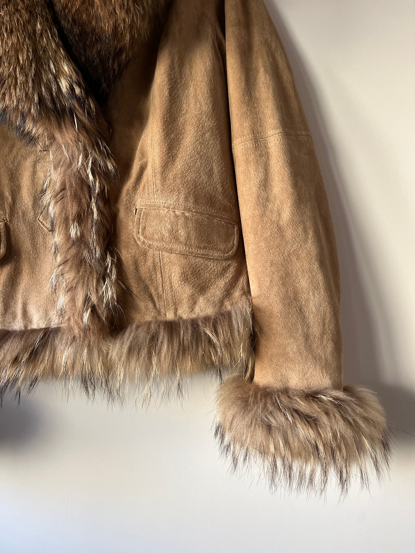 Veste en cuir avec bordures en fourrure beige