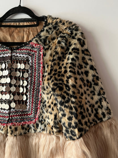 Veste bi-matière léopard brodé et fausse fourrure