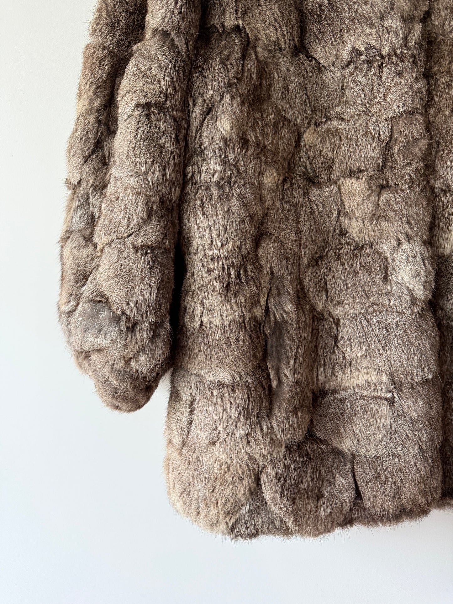 Manteau en fourrure gris