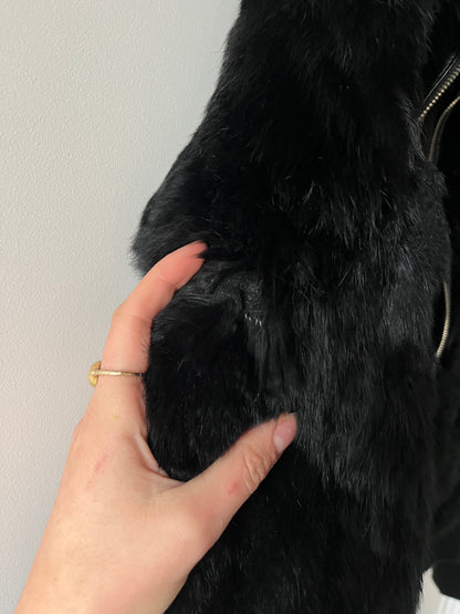 Veste courte en fourrure noire