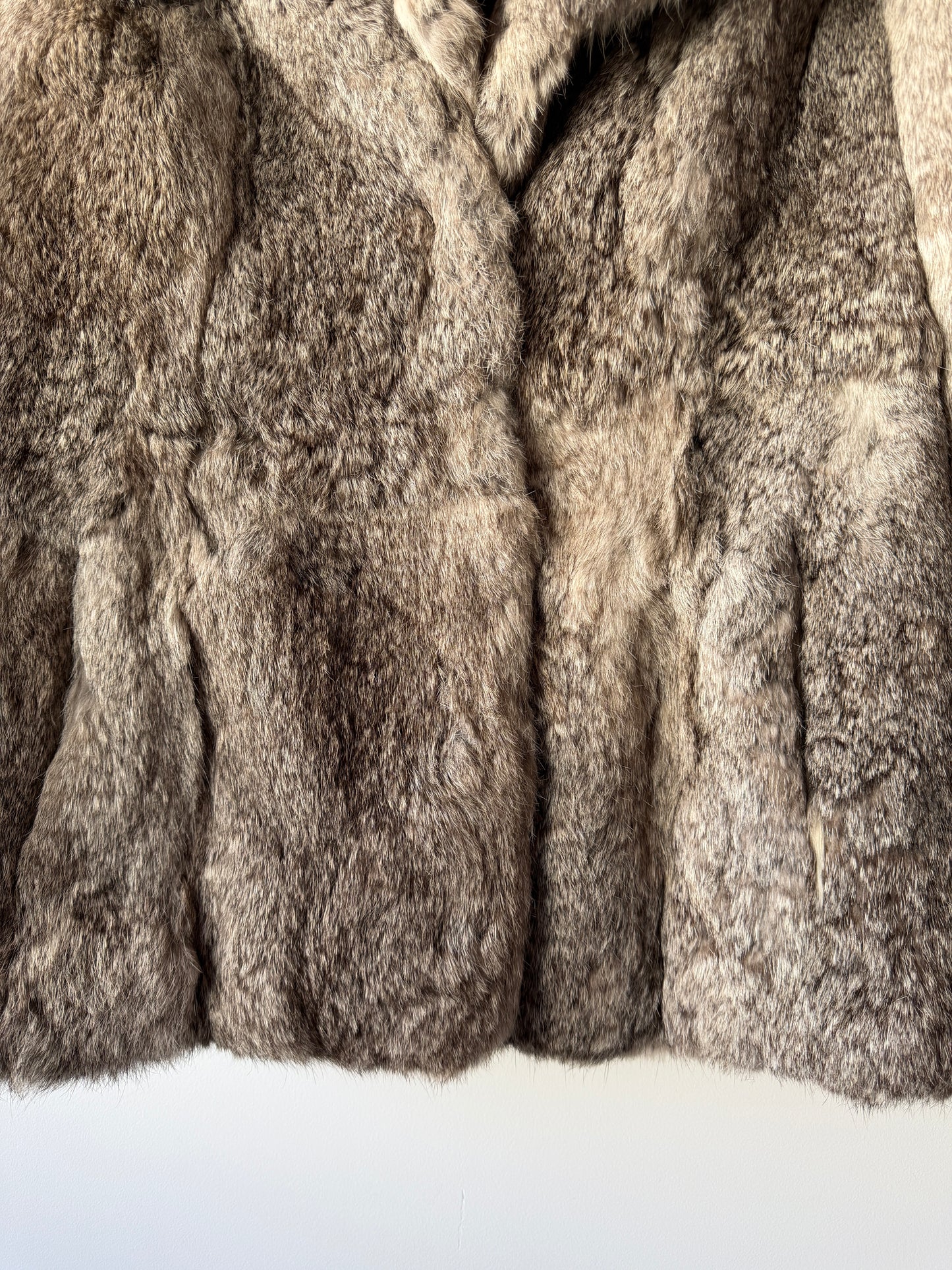 Manteau en fourrure gris