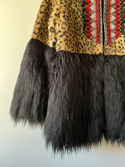 Veste bi-matière léopard brodé et fausse fourrure