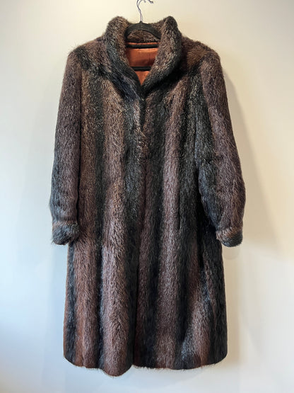 Manteau long en fourrure marron
