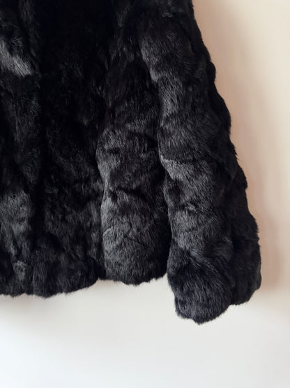 Manteau en fourrure noir