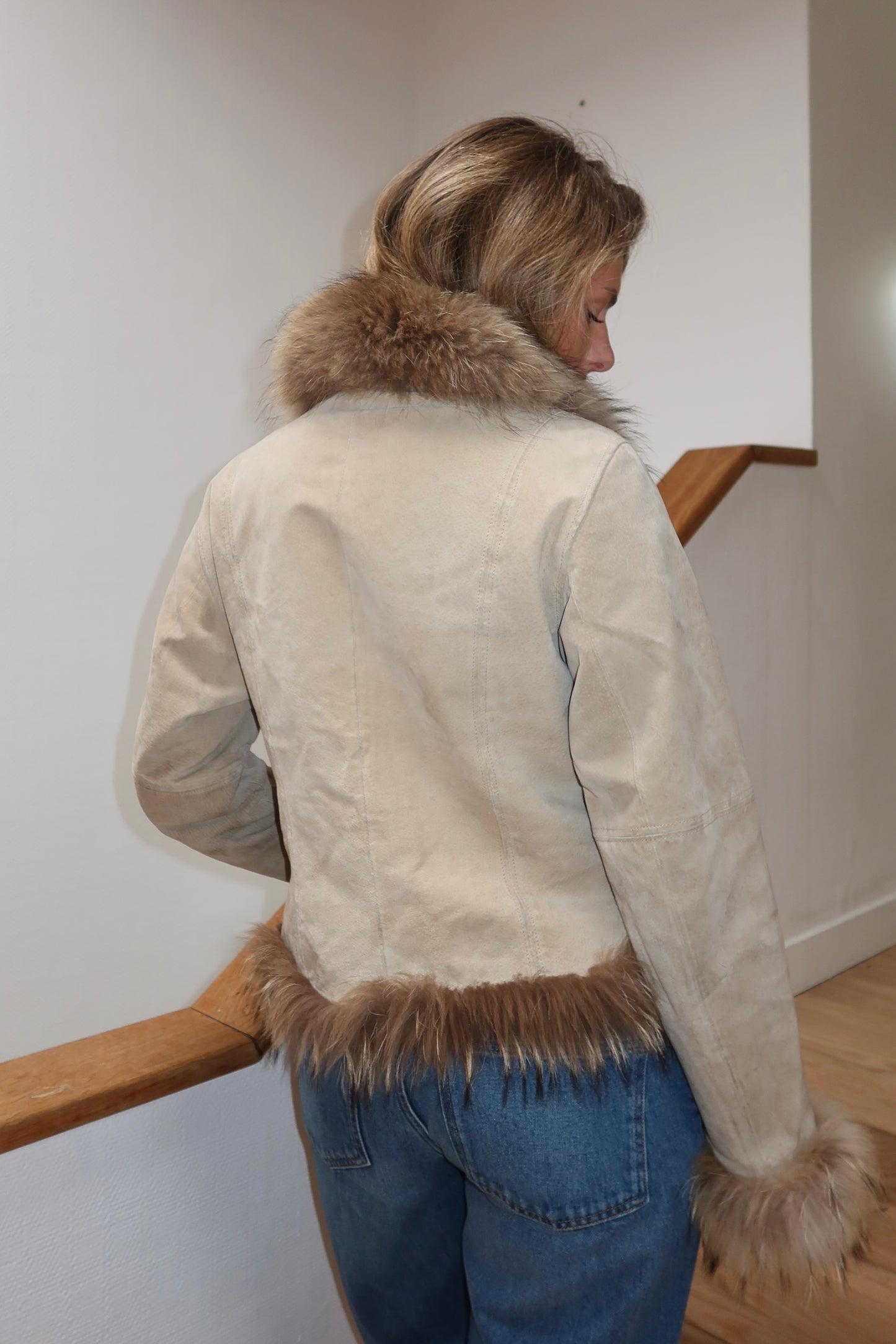 Veste en cuir avec bordures en fourrure beige