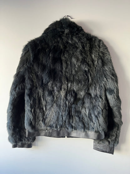 Veste courte en fourrure bleue nuit