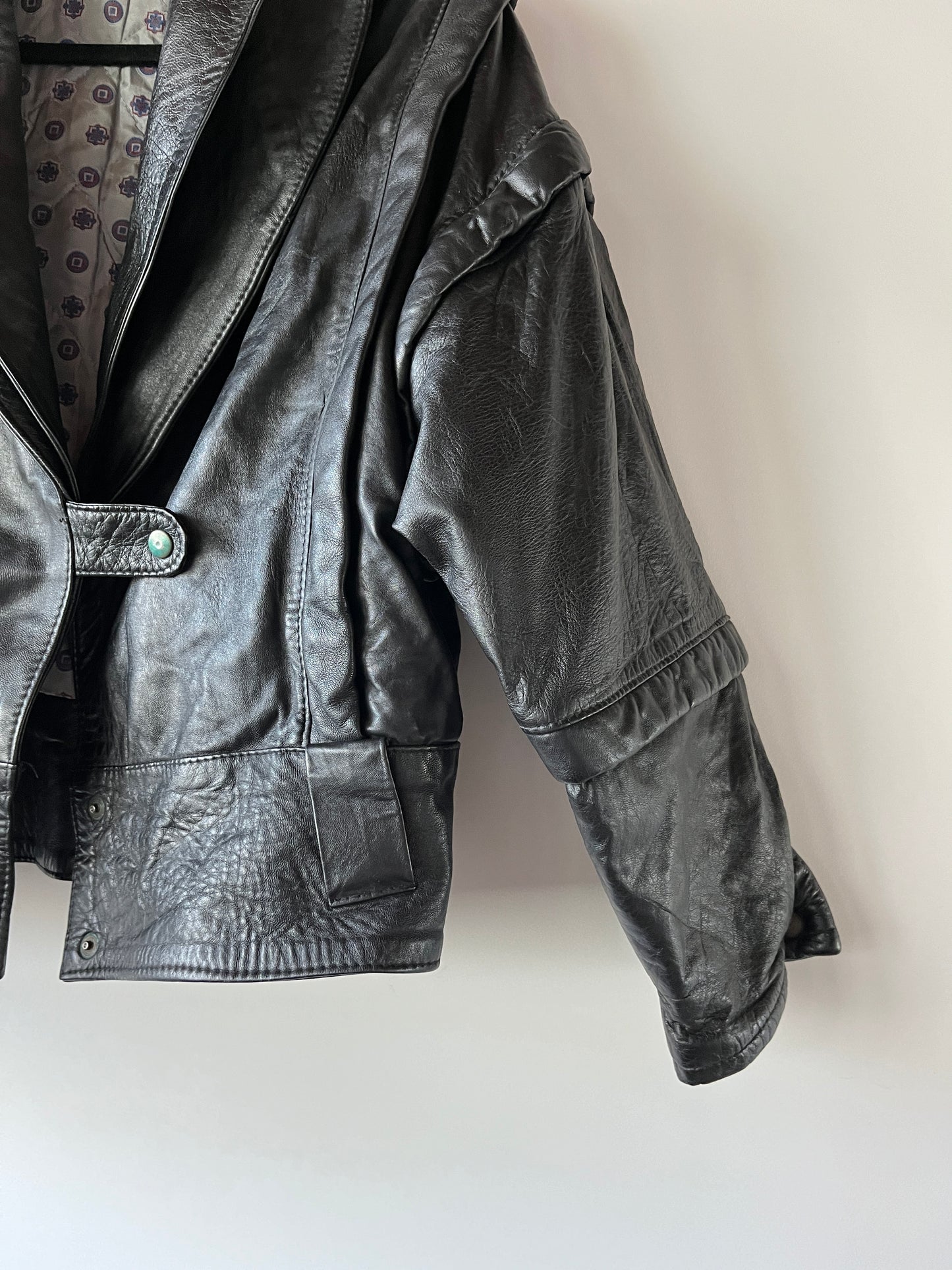 Veste en cuir noir modulable