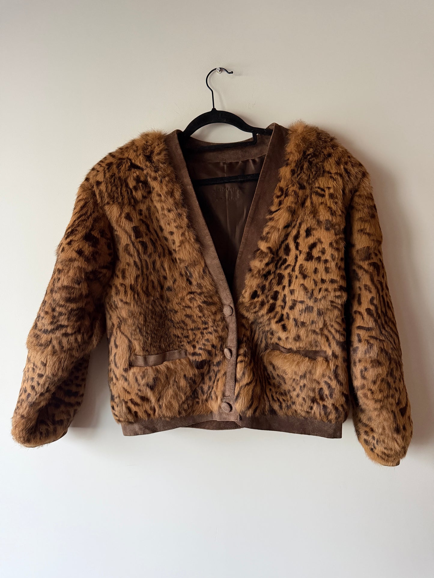 Veste en fourrure imprimée léopard