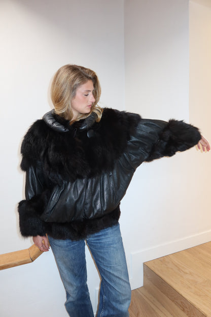 Veste en cuir et fourrure à manches chauve-souris