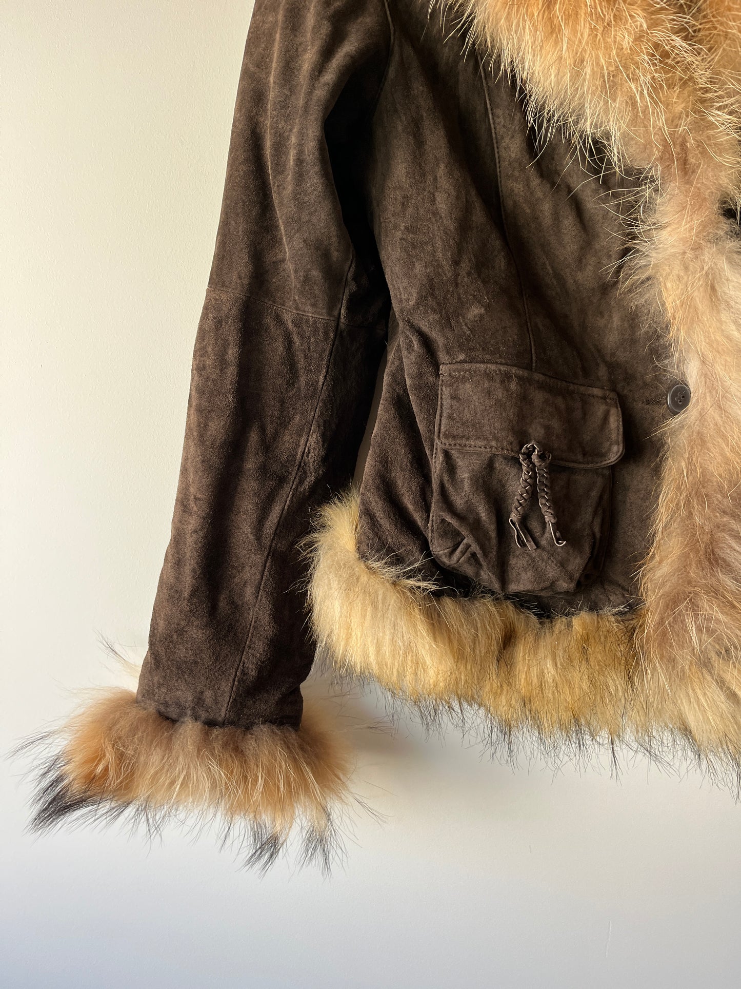 Veste en cuir avec bordures en fourrure