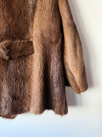 Manteau en fourrure forme caban