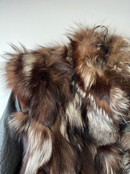 Veste en fourrure et cuir noir