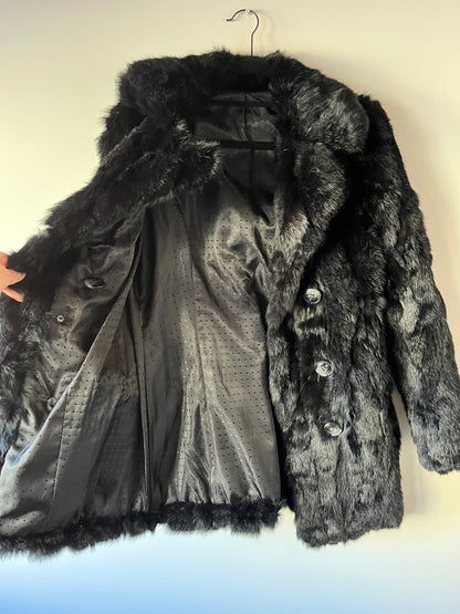 Manteau en fourrure forme caban