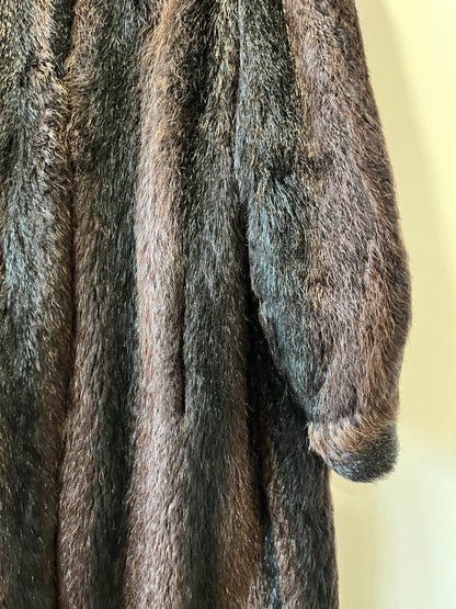 Manteau long en fourrure marron