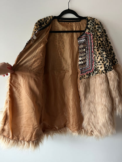 Veste bi-matière léopard brodé et fausse fourrure
