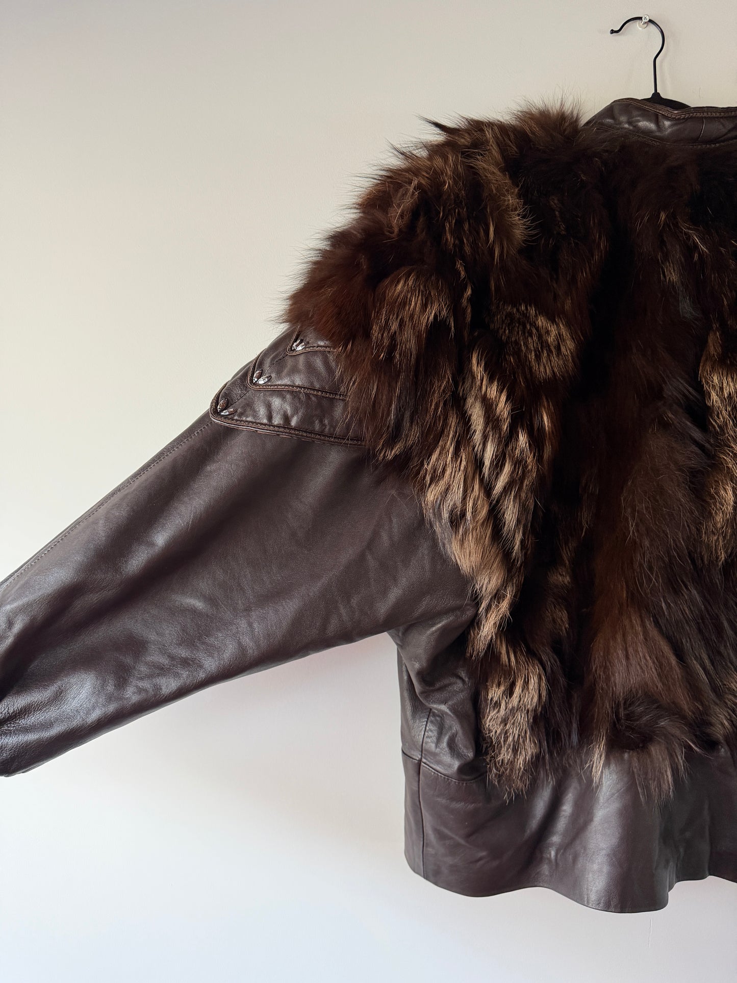 Veste en fourrure et cuir marron