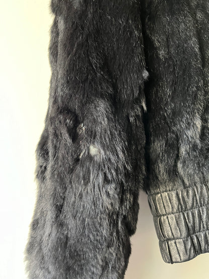 Veste courte noire en fourrure et cuir