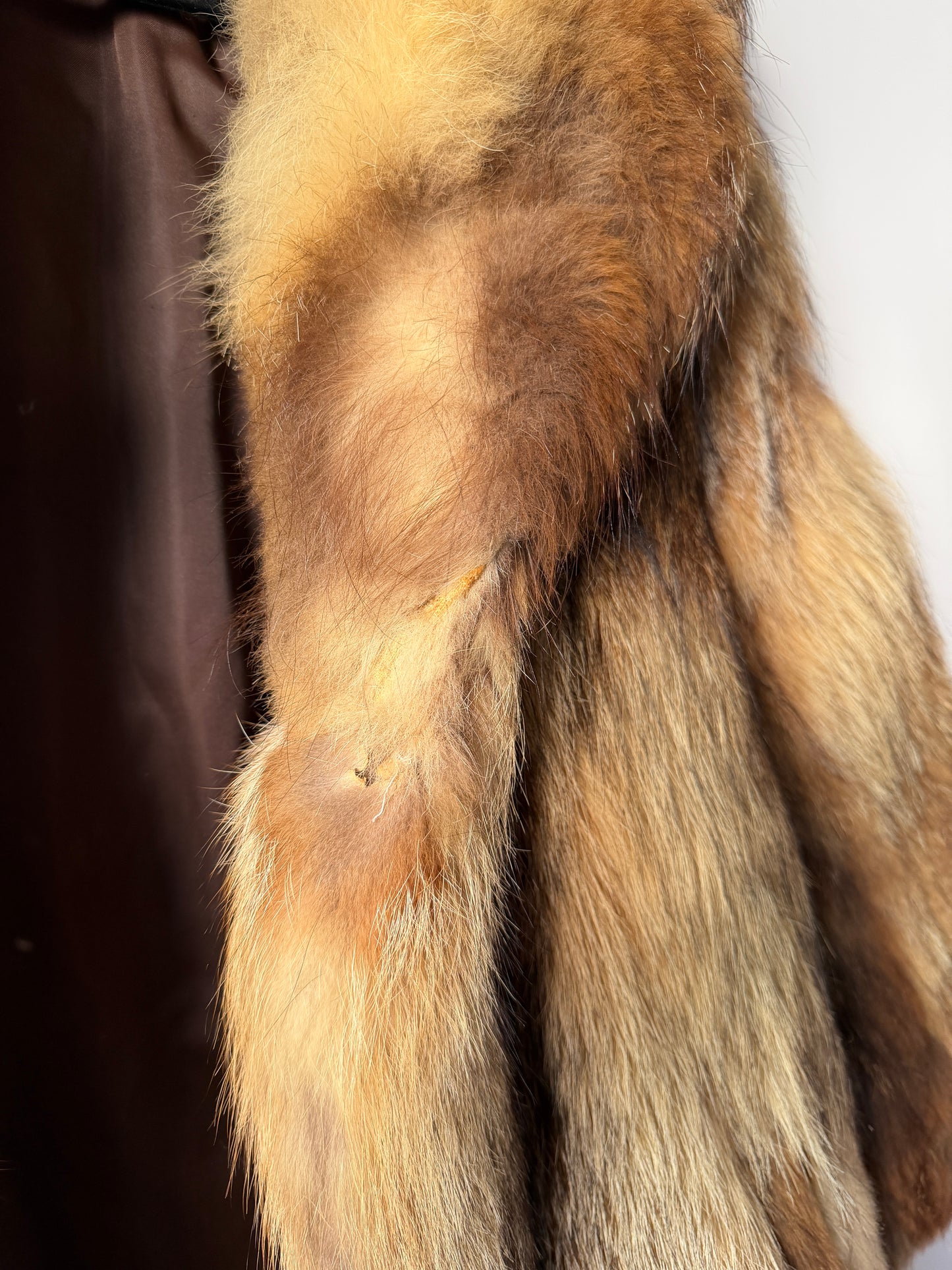Manteau en fourrure fauve
