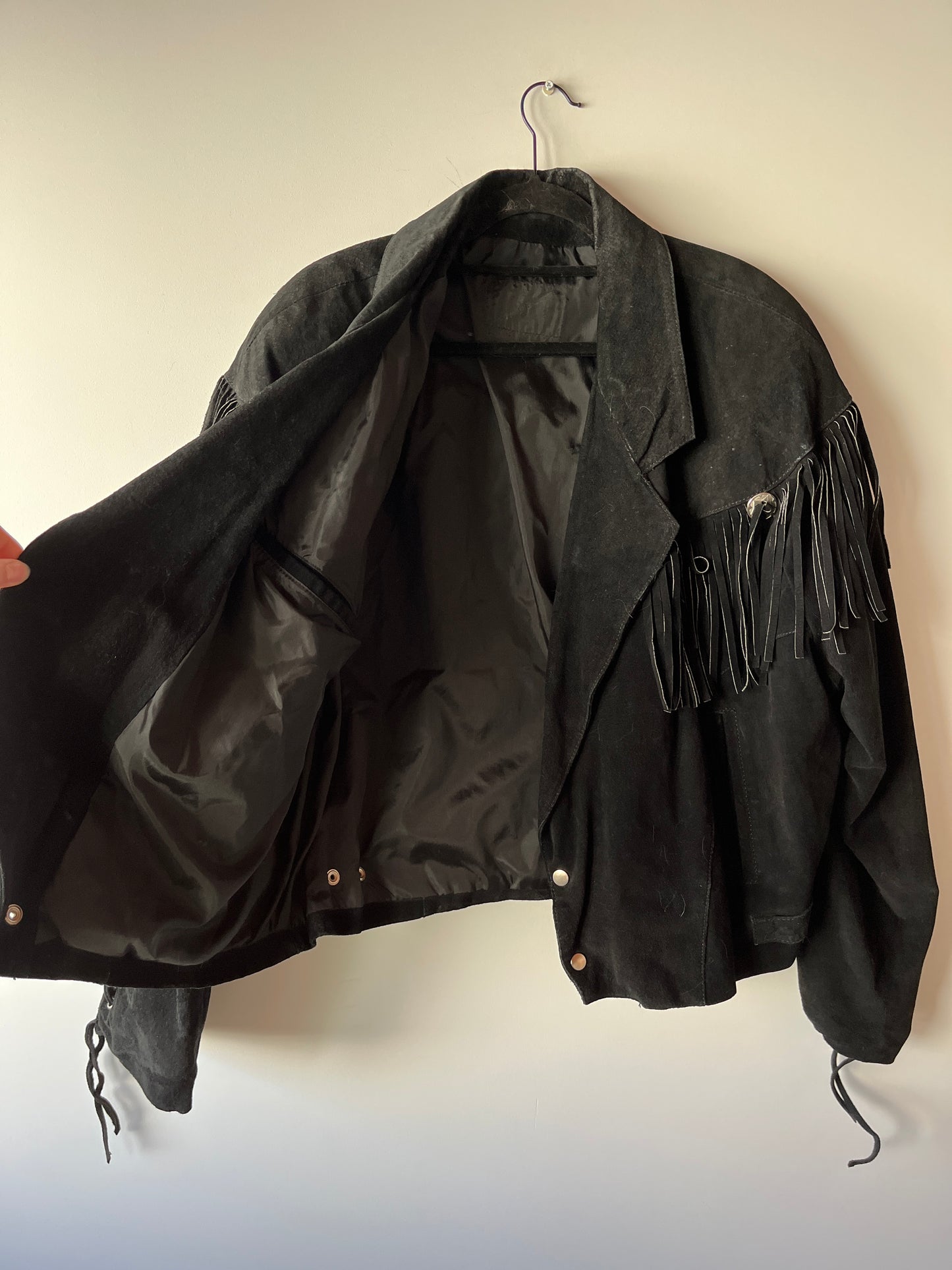 Veste en cuir noire à franges