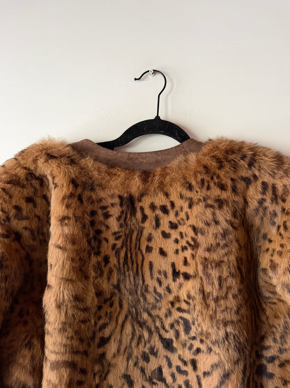 Veste en fourrure imprimée léopard